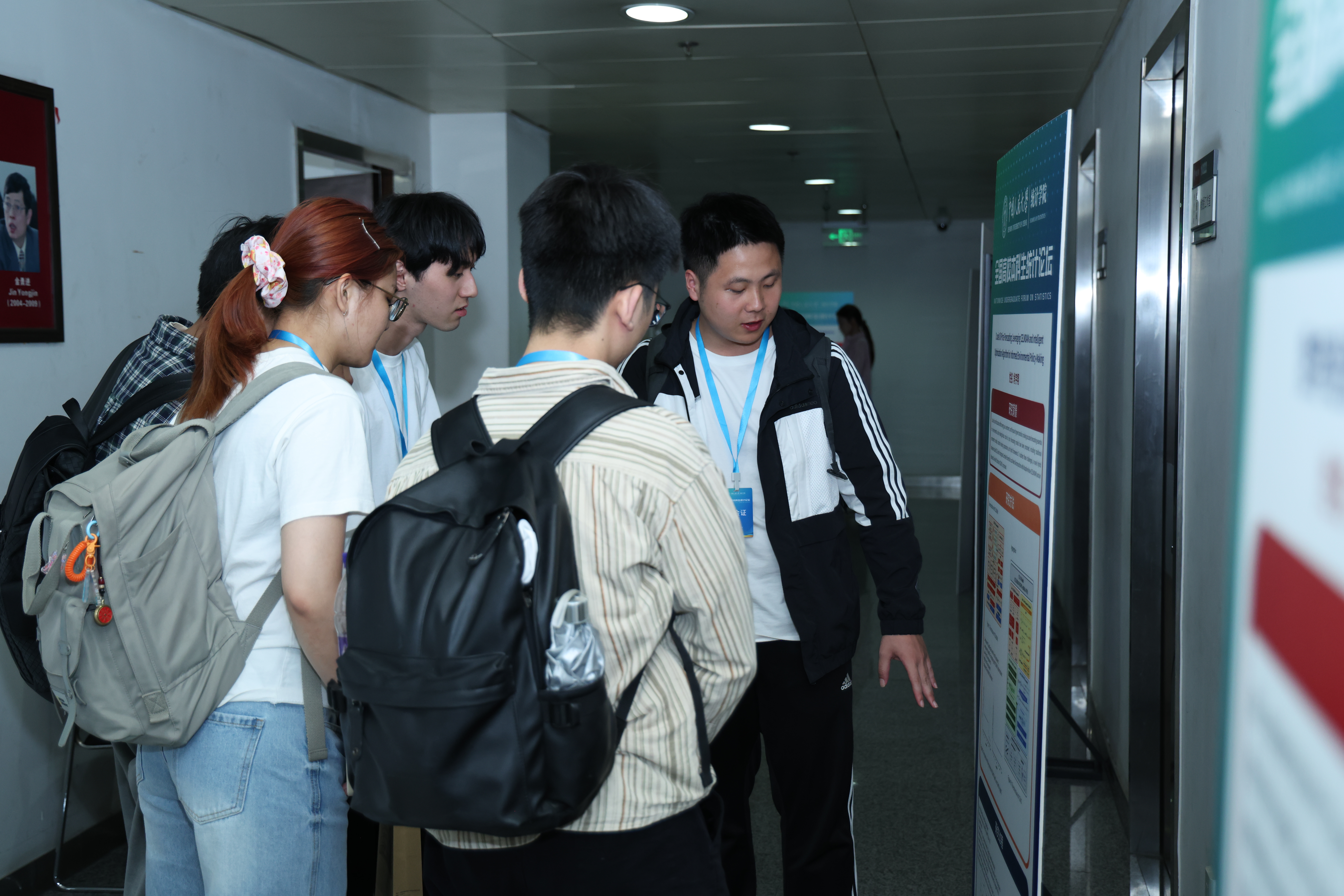 海报展示环节 (2).JPG
